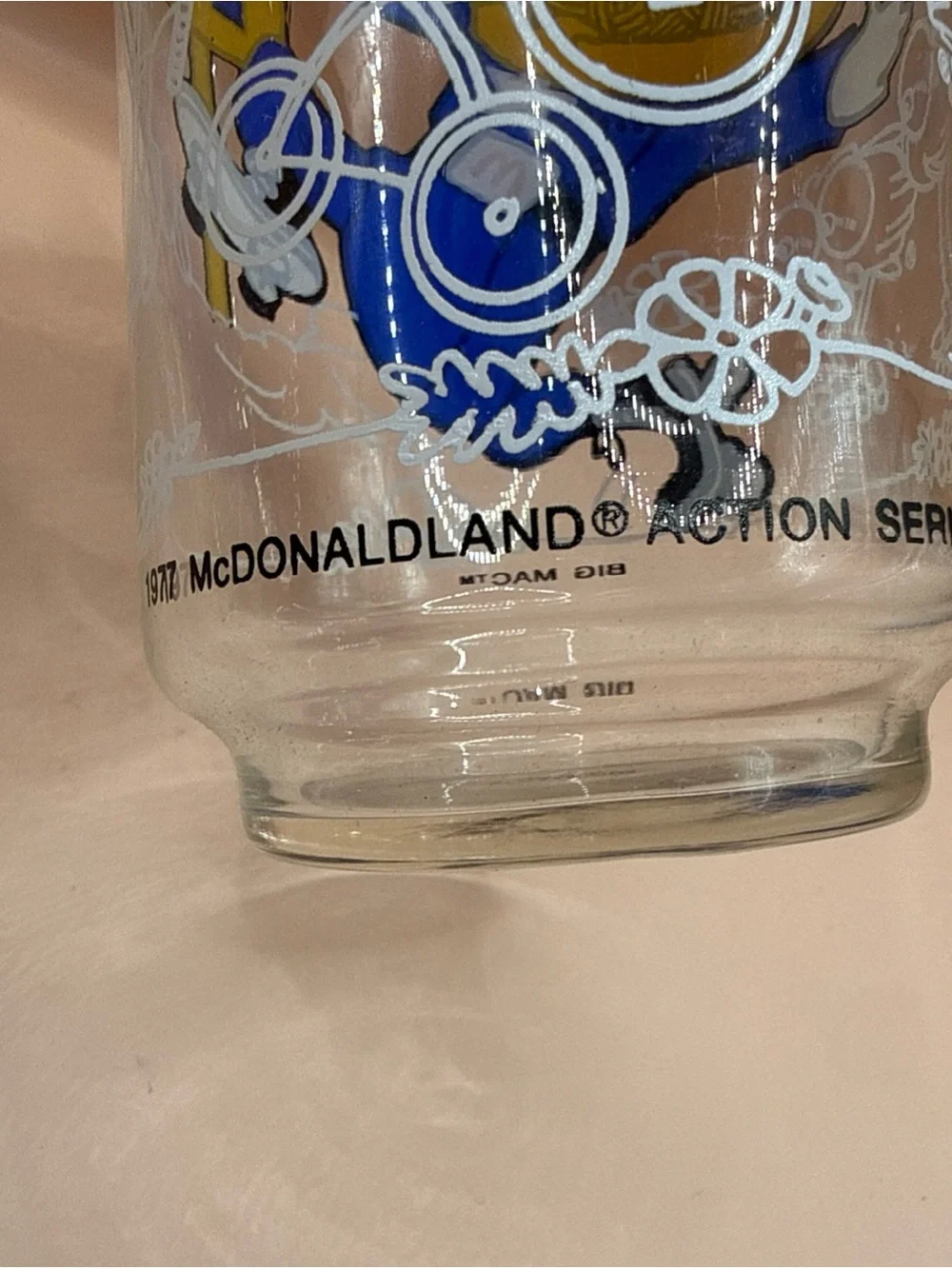 Vintage 1977 BIG MAC McDonalds Glass McDonaldland Roller Skating Police Burger